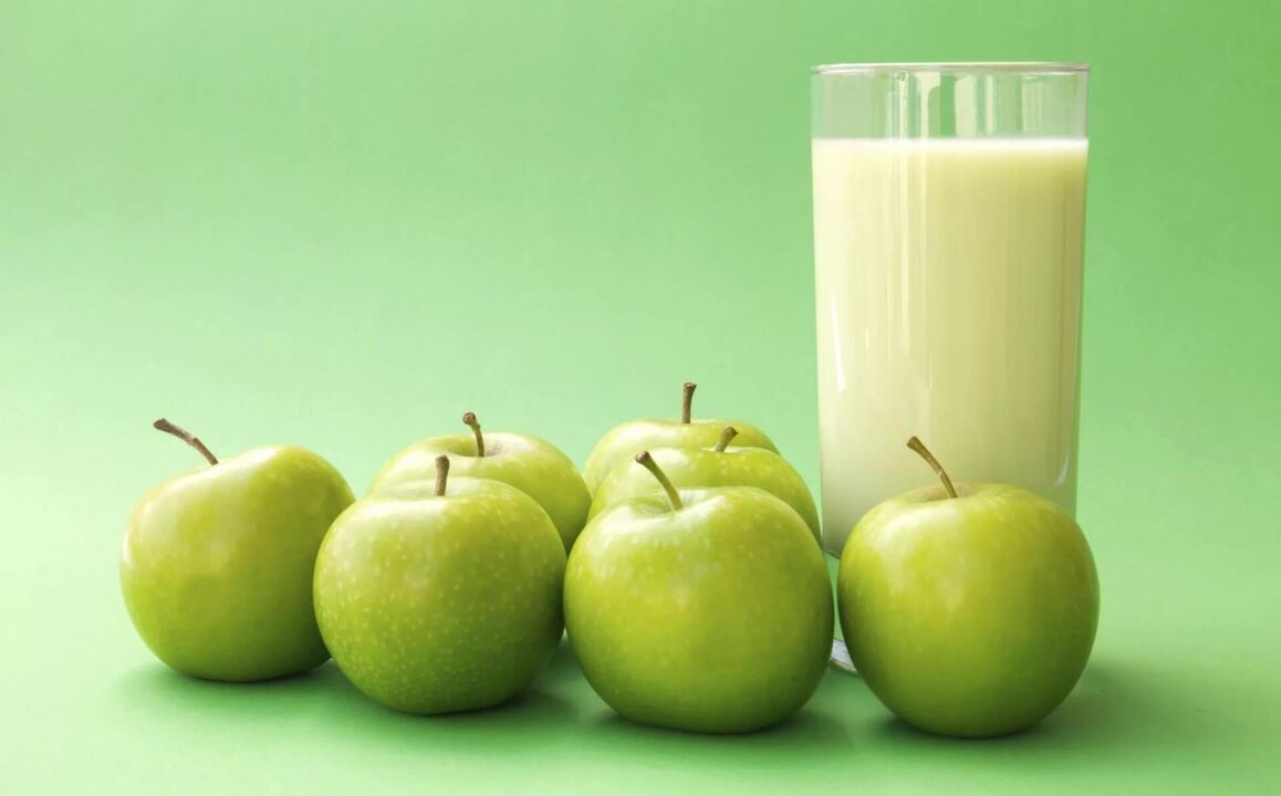 Kefir with apples for snacks on a kefir diet