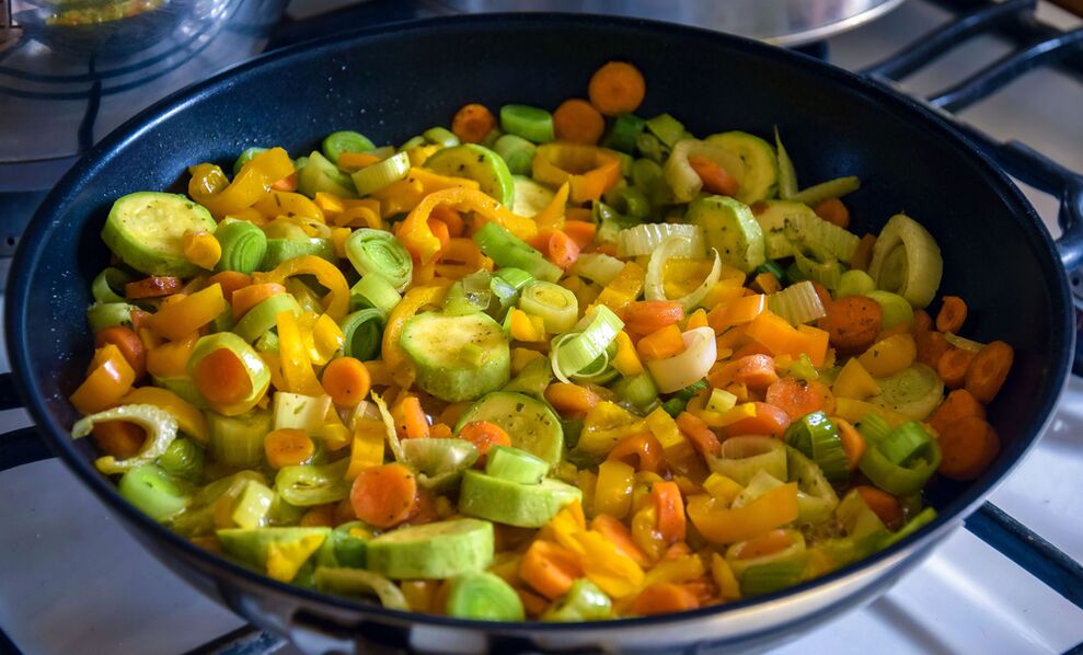 Boiled vegetables are a healthy food rich in fiber. 